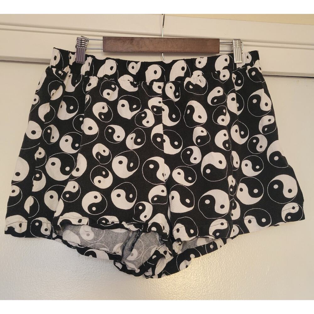 Rue+ Yin Yang Print Y2K Shorts Women’s 1X Black White 90s Millennial Grunge